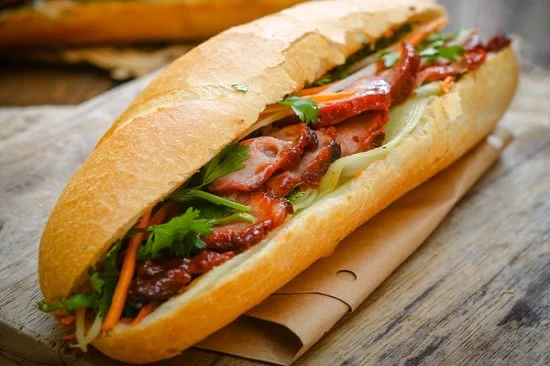 Banh mi ( sandwich au porc laqué)